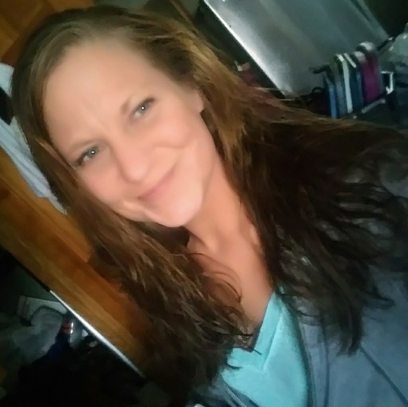 Meet your Posher, Traci - Picture 3 of 5